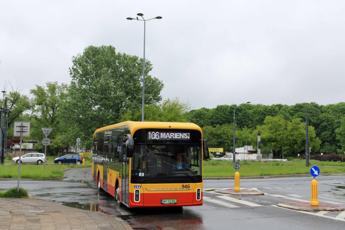 946
Autobusowa "Multipla" podstawia siÄ na przystanek, ktĂłry przyjÄĹ dosyÄ ciekawÄ nazwÄ PL. POLE ELEKCYJNE
Słowa kluczowe: YutongU12