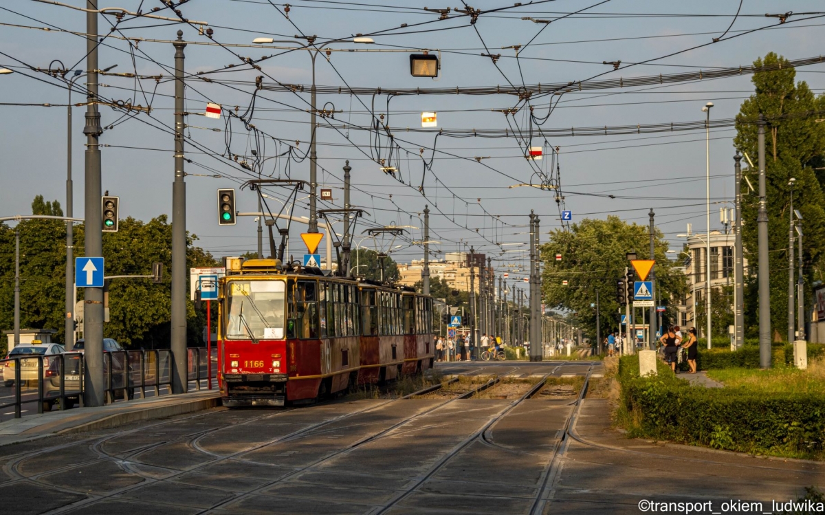 1166+1167+1165
Słowa kluczowe: PotrĂłjniak PotrĂłjniakiemPoWarszawie