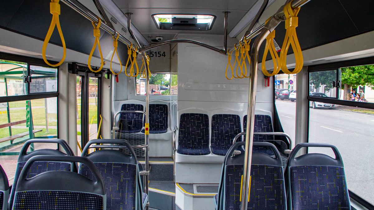 35154
WnÄtrze Guleryuza, widok na tyĹ.
