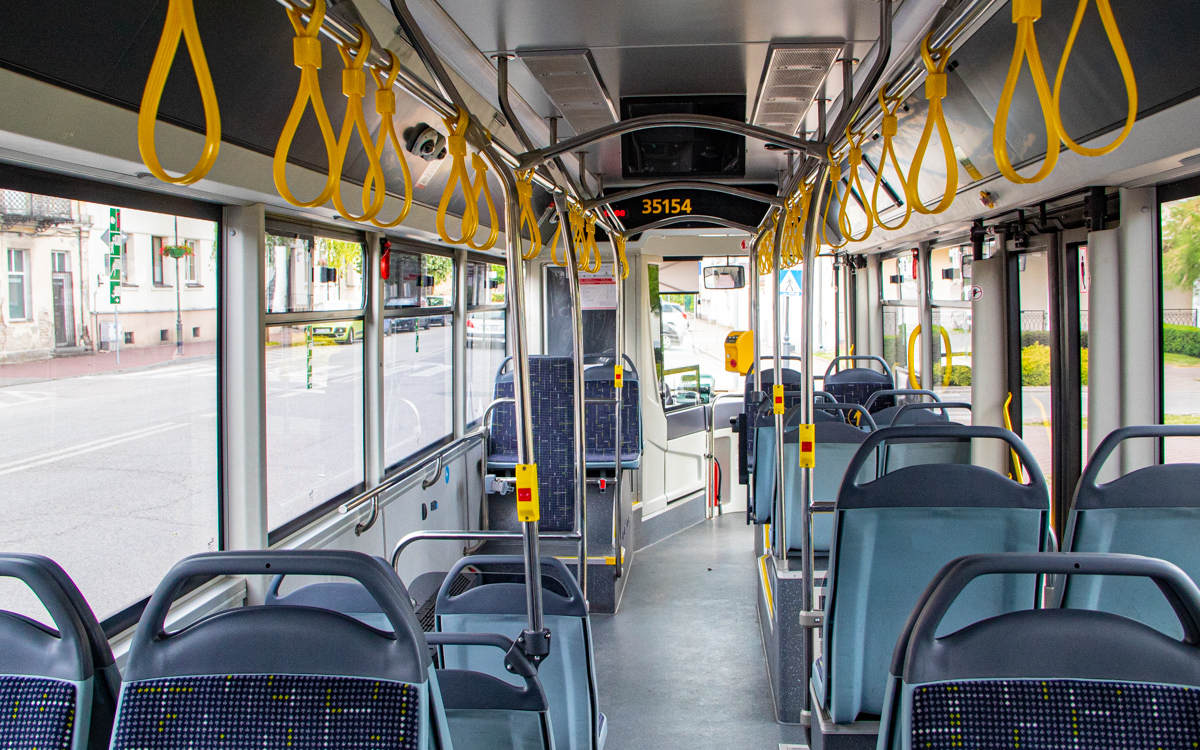 35154
WnÄtrze Guleryuza, widok na przĂłd.
