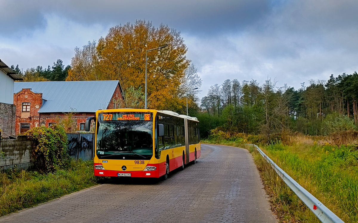 9838
TydzieĹ przed tegorocznym najsztywniejszym ĹwiÄtem roku liniÄ 727 obsugiwaĹ Mobilis przegubami.
