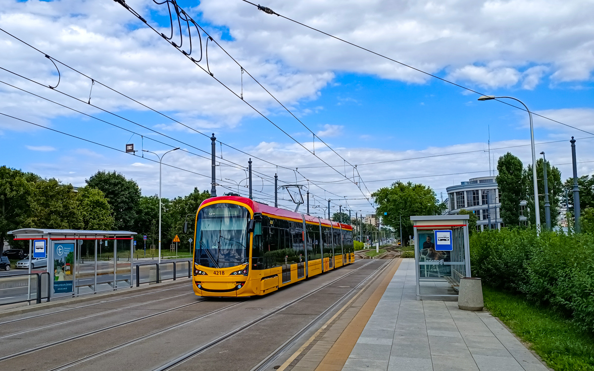 4218
Dzisiaj miaĹ miejsce podwĂłjny debiut. Wagon 4218 po raz pierwszy wyjechaĹ na trasÄ z pasaĹźerami, a trasÄ tÄ okazaĹo siÄ po raz pierwszy dla HyundaiĂłw - 31.
