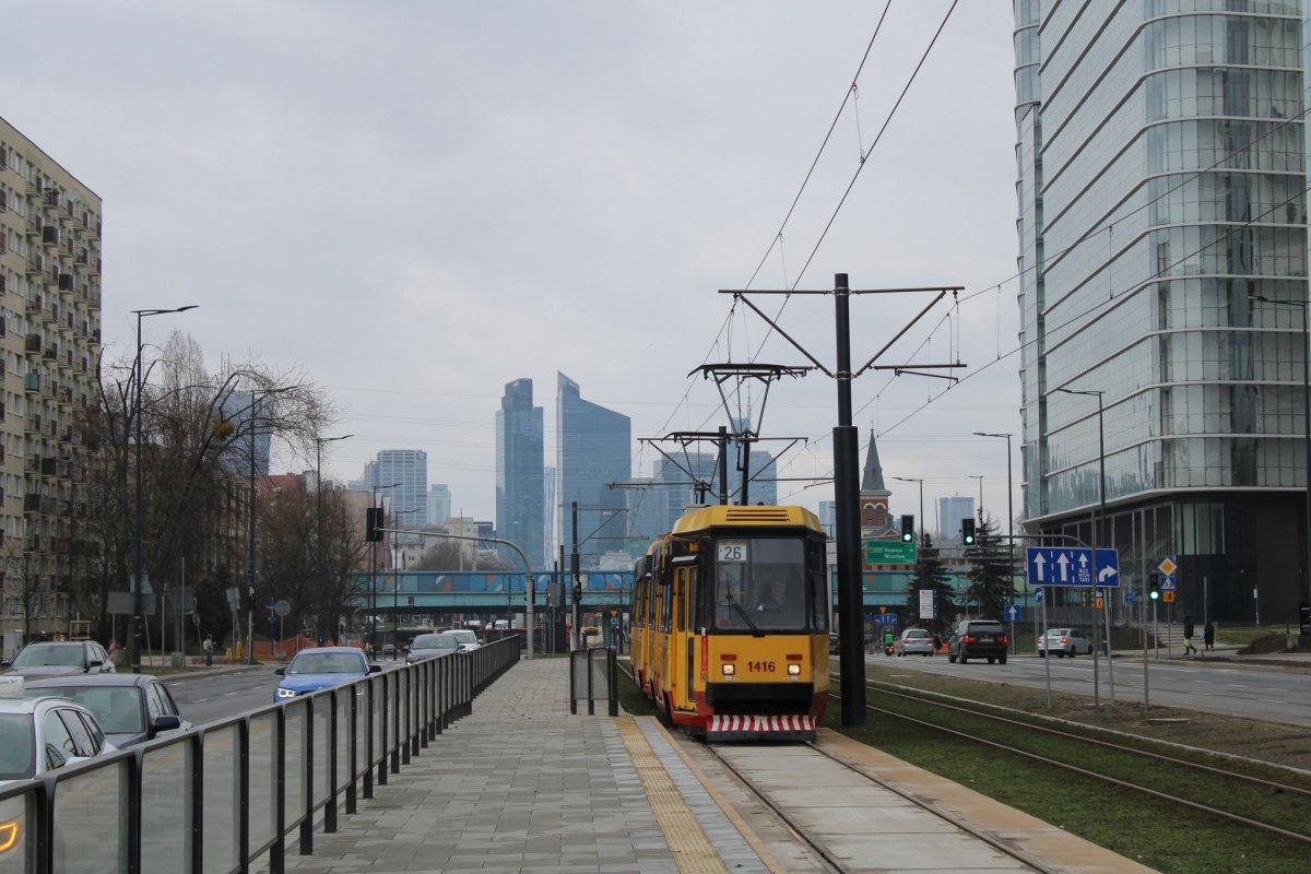 1416+1415
Konstal pÄdzi przez nowo otwartÄ trasÄ tramwajowÄ na Kasprzaka. Co ciekawe przystanek Reduta Wolska zostaĹ juĹź umalowany przez graficiarzy. DzieĹ po otwarciu...
Słowa kluczowe: Skyline