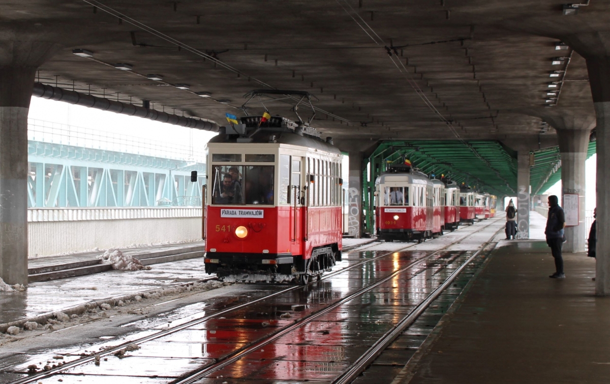 541
Parada z okazji 114 rocznicy wyjazdu pierwszego tramwaju elektrycznego na Warszawskie tory.
