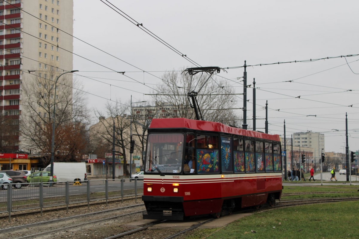 1006
Tramwaj promocyjny podczas obsĹugi specjalnej linii 31T.
Słowa kluczowe: WOĹP2023
