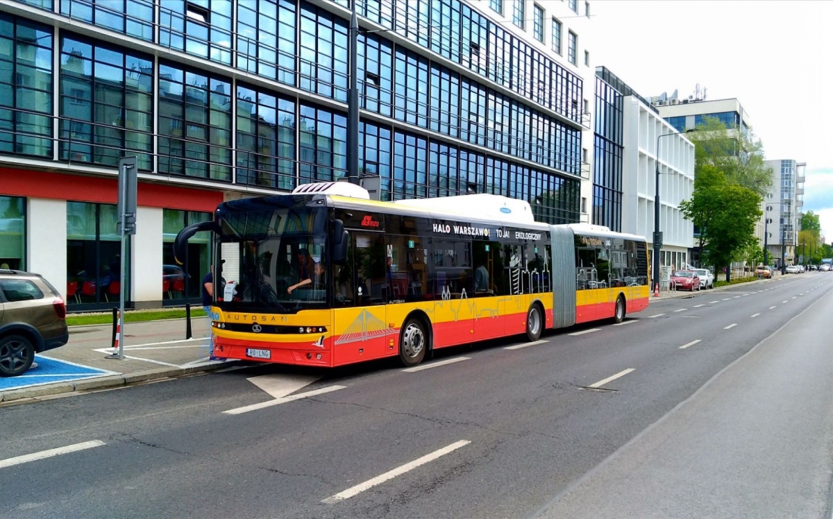 7890
Dzisiaj do siedziby ZTM zawitaĹ najnowszy autobus MZA, Autosan Sancity 18LF LNG.
