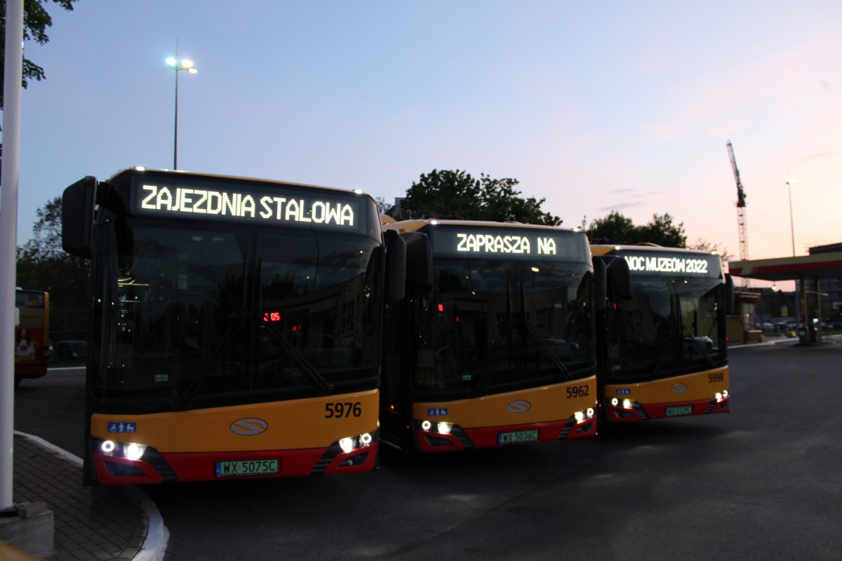 5976
Wspomnienie wczorajszej nocy muzeĂłw. Trzy elektryki witaĹy osoby odwiedzajÄce wczoraj zajezdniÄ R-4 "Stalowa".
Słowa kluczowe: NM2022