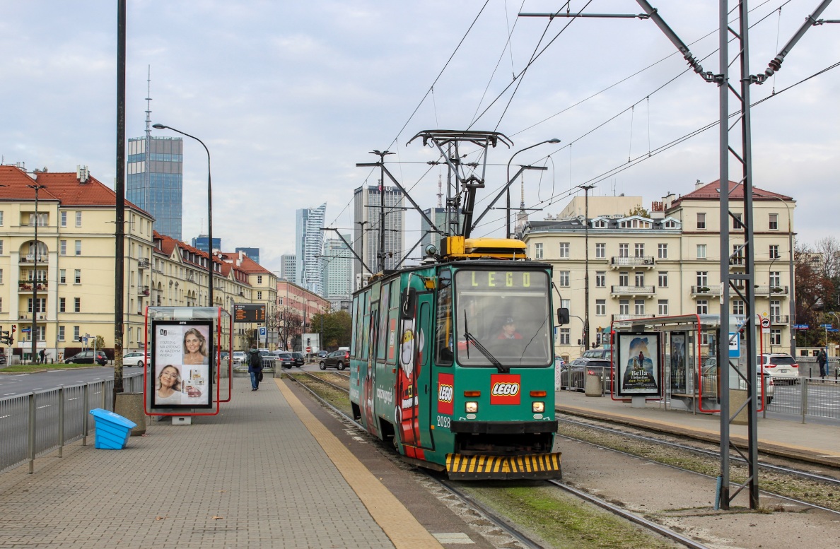 2028
Słowa kluczowe: Reklama Skyline