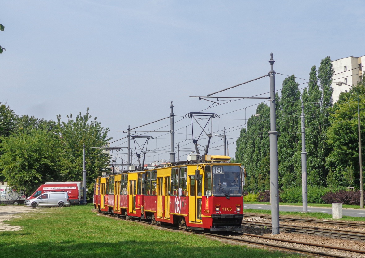 1166 + 1167 + 1165
3 lata temu odbyĹa siÄ impreza z okazji 5 rocznicy trĂłjskĹadĂłw Konstali 105Na z ruchu liniowego 
Słowa kluczowe: 105Na
