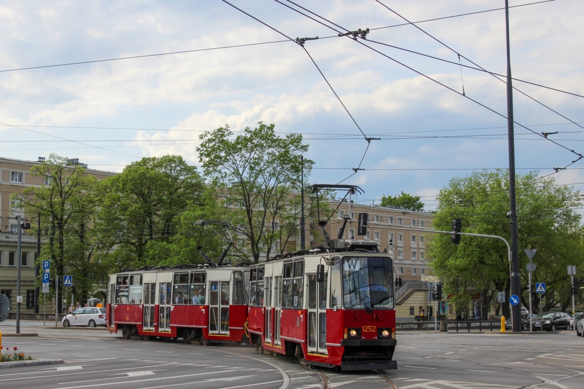 1252 + 1251
Słowa kluczowe: 105Na