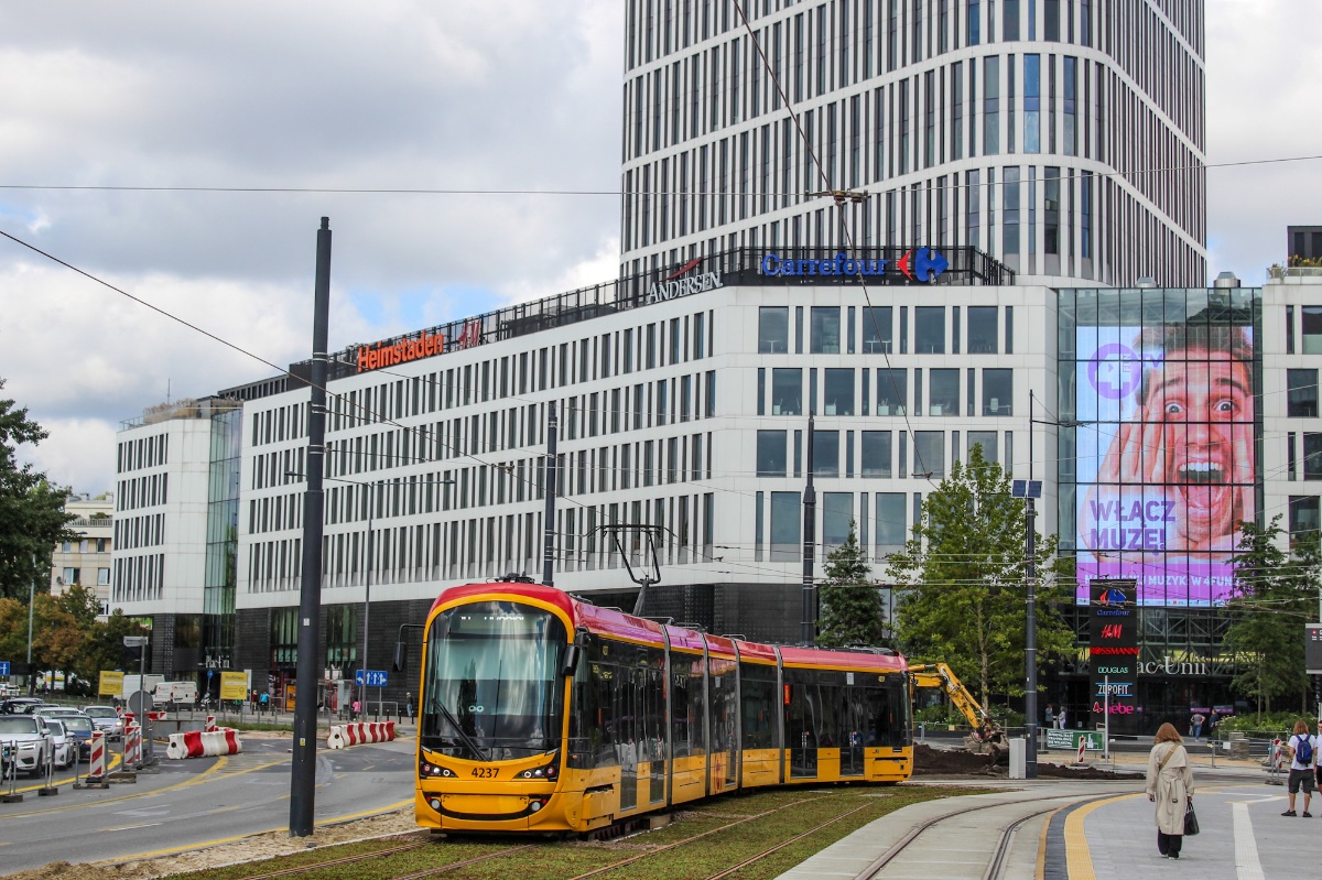 4237
Po roku tramwaje wrĂłciĹy na PuĹawskÄ 
