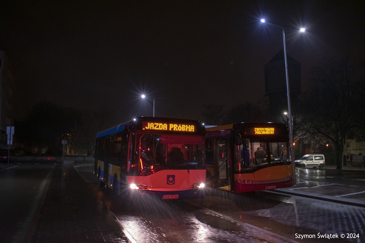ex. 7866, 201 ex. 1105
Solaris Urbino 10 II podczas jazdy testowej po przyjeĹşdzie do MiĹska Mazowieckiego. Ăw Solaris zostaĹ zakupiony z P.A. Gryf - obsĹugiwaĹ on Sopockie linie, peĹniĹ funkcjÄ autobusu rezerwowego. ZostaĹ oklejony w MiĹskie barwy oraz zmieniony zostaĹ caĹy SIP z Pixela na R&G. Obok szarpak #1105 (ob. #201).
