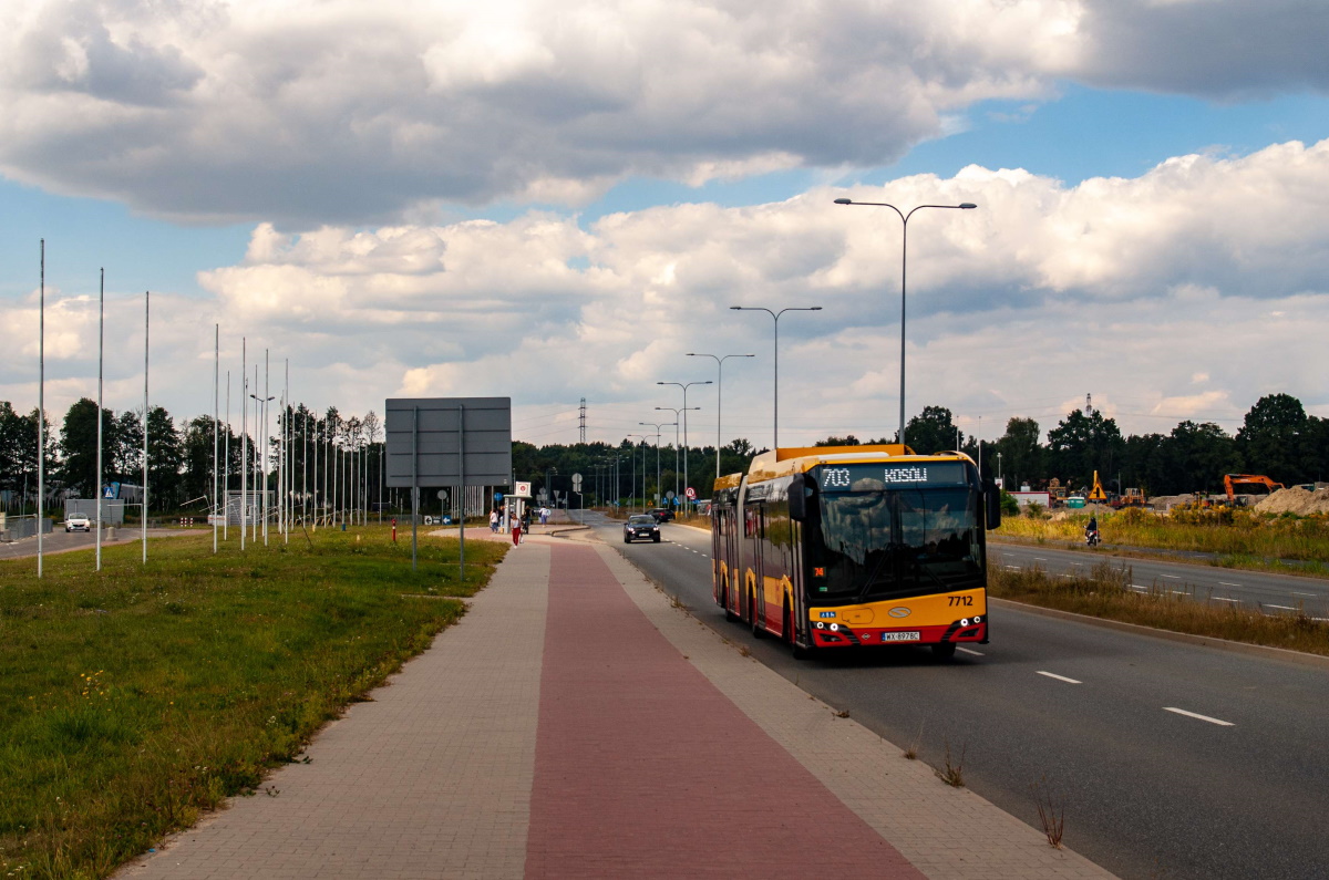 7712
TytuĹowy Solaris przemierza drogÄ w stronÄ Kosowa
Słowa kluczowe: CNG