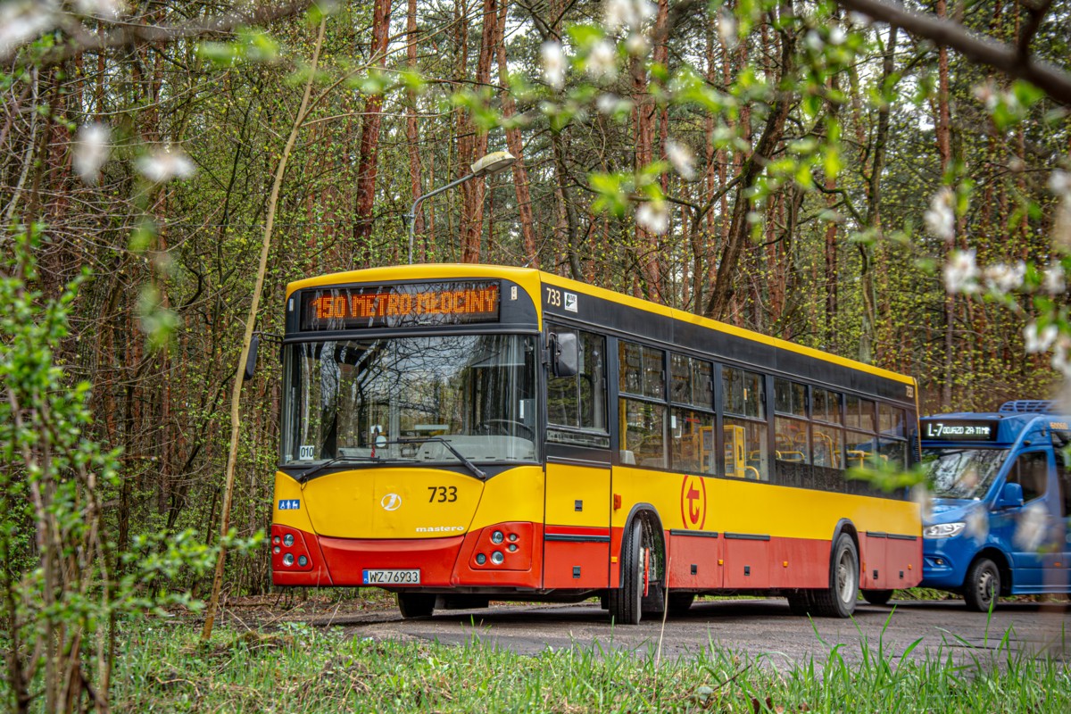 733
PodwĂłjnie "historyczne" zdjÄcie, bo widoczne w tle L-7 tutaj juĹź nie jeĹşdzi
Słowa kluczowe: M121I Natura