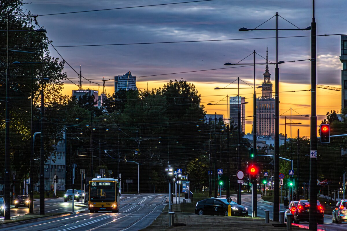 4402
Trambuspas ĹredniodziaĹajÄcy
Słowa kluczowe: ZachĂłd Skyline