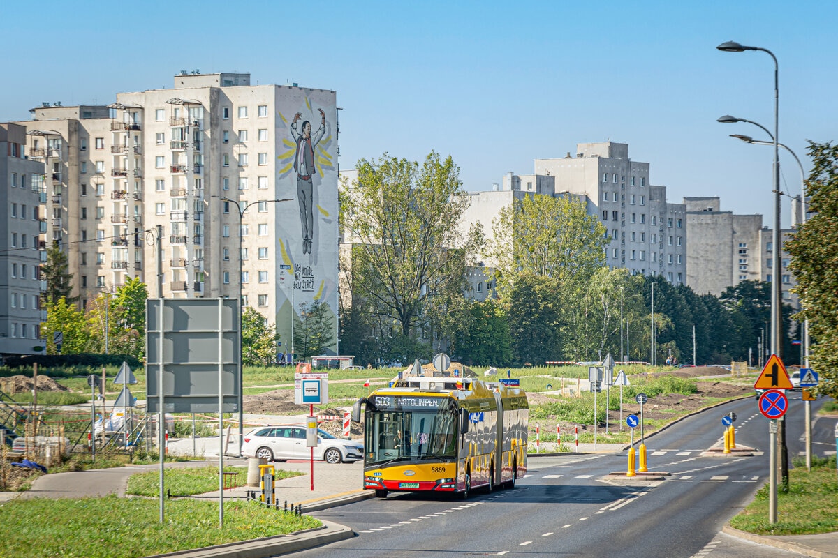 5869
Debiut 5869 na caĹce
A w tle budowa parku linearnego wzdĹuĹź ul. PĹaskowickiej
Słowa kluczowe: Inwestycje