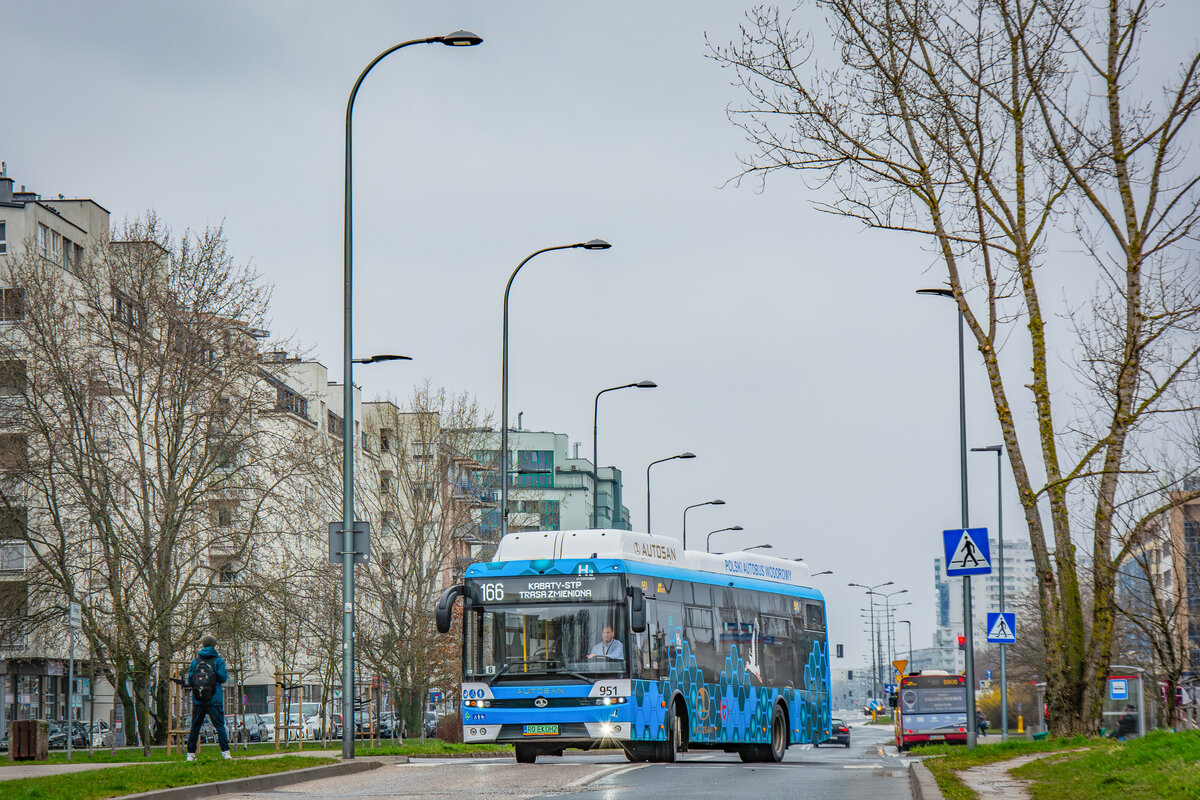 951
Niestety, po dojechaniu na kraniec STP "Kabaty", zostaĹ podmieniony na 1534.
Pozdrowienia dla kierowcy
