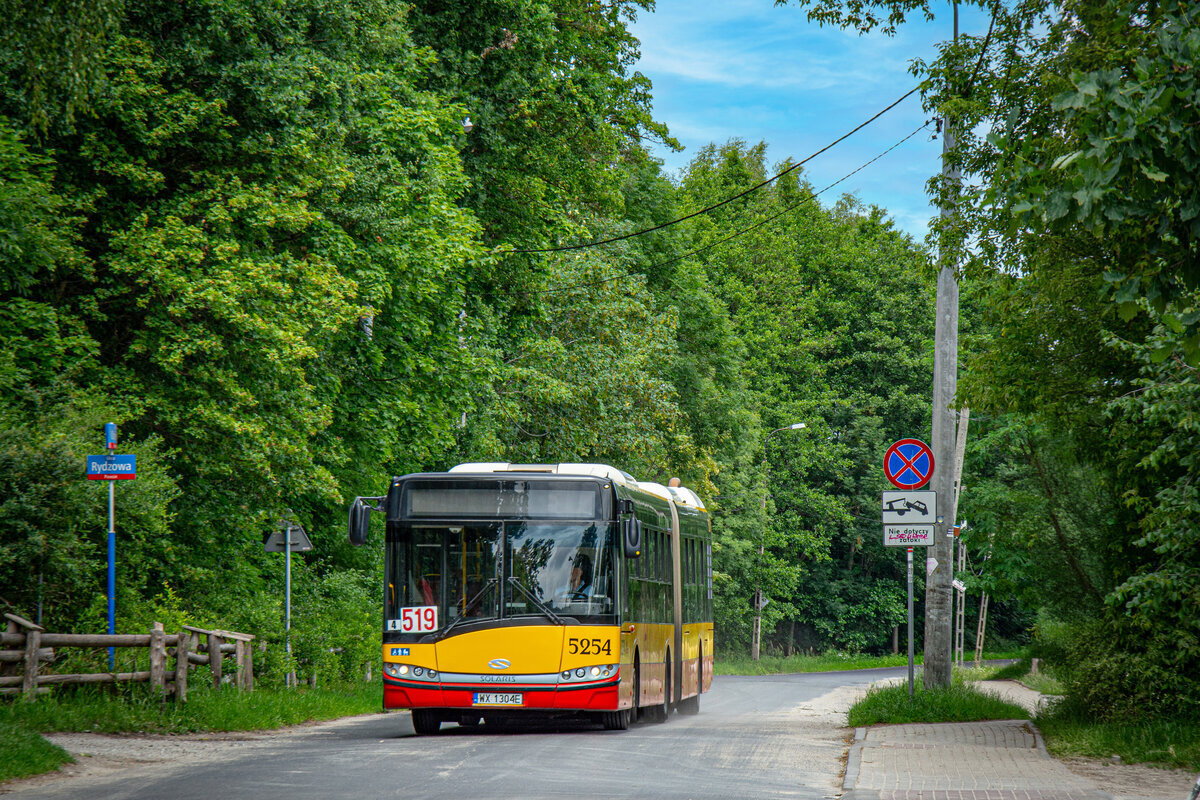 5254
Chyba kierowca pomyliĹ liniÄ i tabor z liniÄ 400... đ
Słowa kluczowe: DziwadĹo Natura