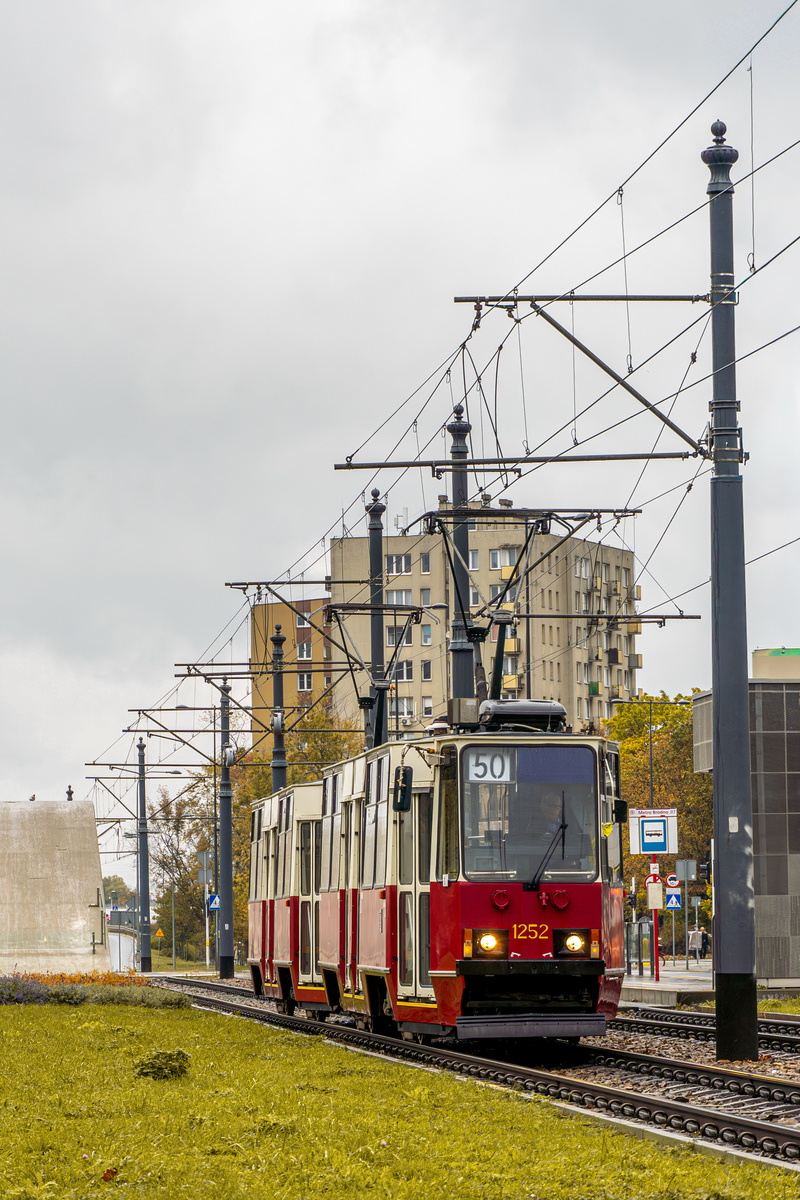 1252+1251
Słowa kluczowe: 50leciestopiÄtek