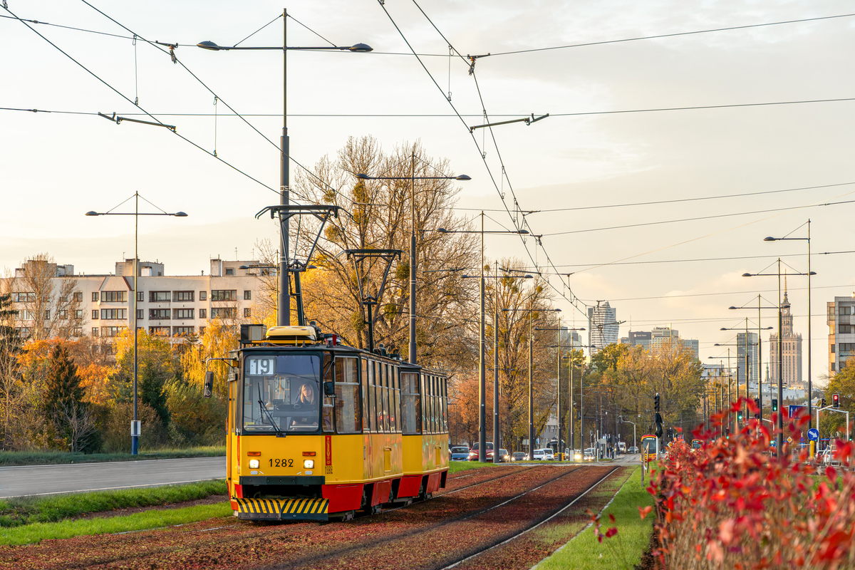 1282+1281
DziĹ mija rĂłwno rok od otwarcia trasy tramwajowej do Wilanowa
Słowa kluczowe: Skyline
