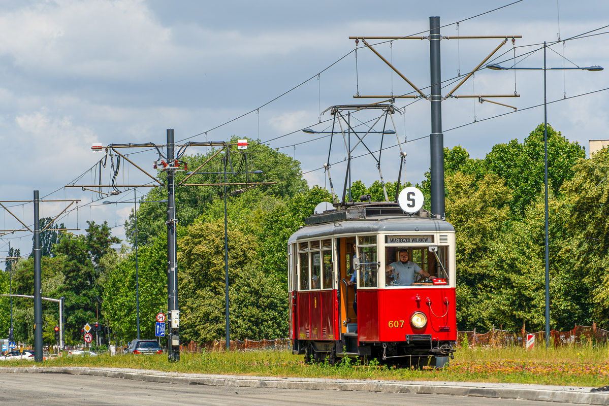 607
Linia uruchomiona z okazji otwarcia trasy tramwajowej do pÄtli Stegny.
