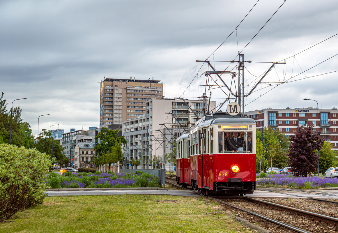 838+1811
Obecnie wagon typu 4Nj nr 838 znajduje siÄ w Krakowie i obsĹuguje liniÄ muzealnÄ 0, kursujÄc w skĹadzie z niedawno wyremontowanÄ doczepÄ typu P18 nr 1817.
